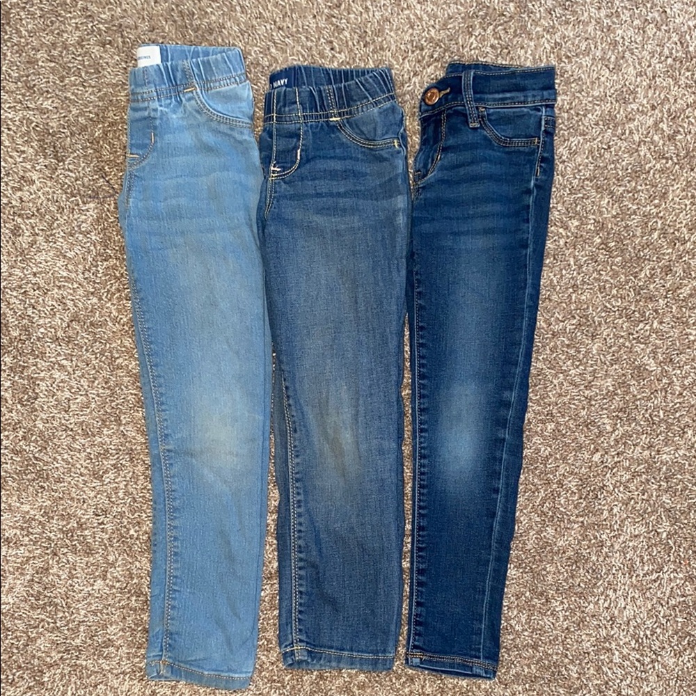 Old Navy 5T Girls Jeans - Set of 3 in Light Blue, Medium Blue, and Dark Blue